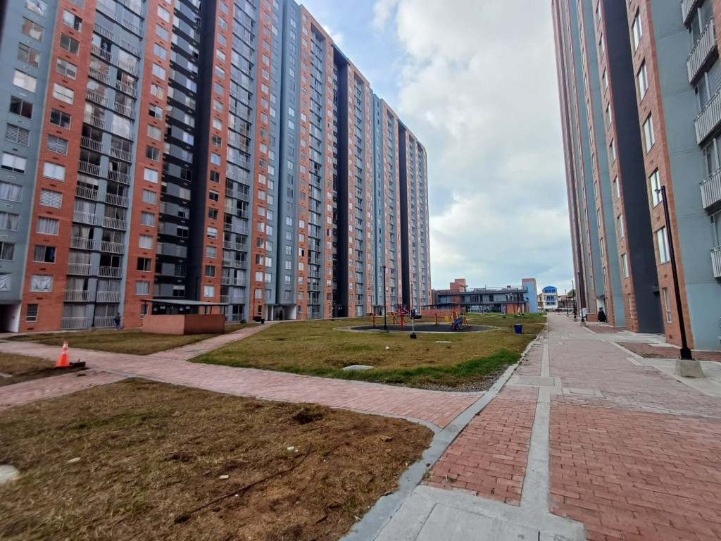 Apartamento en venta en Primavera Occidental - Puente Aranda, Bogotá · foto 2 de 24