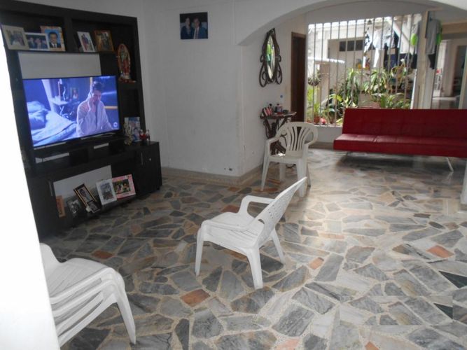 Casa de 12 alcobas en venta en La Ceiba, Cúcuta, 346 m² · foto 3 de 15