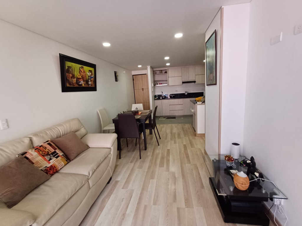 Apartamento en venta en Quinta Paredes, Bogotá · foto 2 de 24