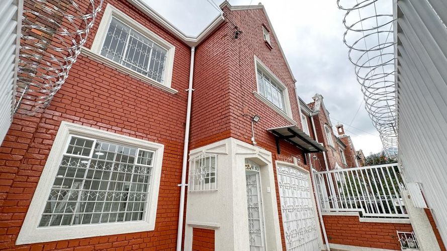 Casa de 4 alcobas en venta en Galerias, Bogotá, 241 m² · foto 2 de 24