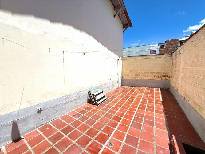 Casa de 6 alcobas en venta en La Ceja, 246 m² · foto 2 de 15