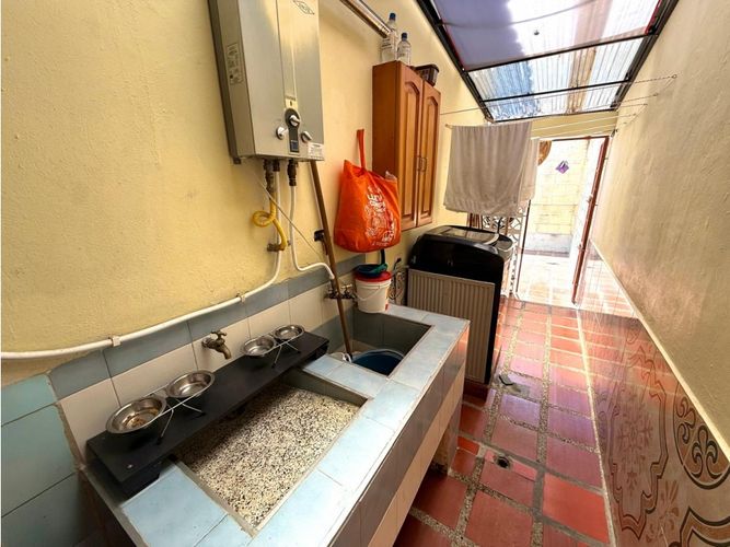 Casa de 6 alcobas en venta en La Ceja, 246 m² · foto 3 de 15