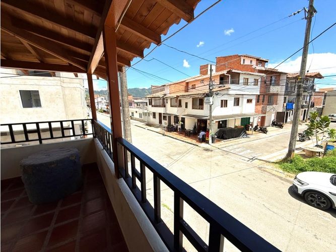 Casa de 6 alcobas en venta en La Ceja, 246 m² · foto 14 de 15