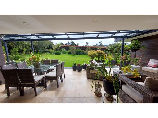 Casa de 3 alcobas en venta en Villa Turbay, Envigado, 374 m² · foto 1 de 22