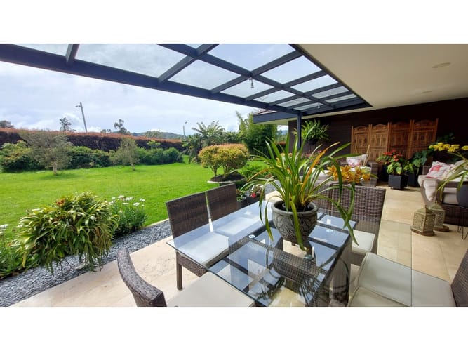 Casa de 3 alcobas en venta en Villa Turbay, Envigado, 374 m² · foto 2 de 22