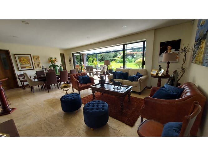 Casa de 3 alcobas en venta en Villa Turbay, Envigado, 374 m² · foto 4 de 22
