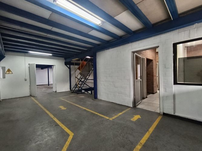 Bodega en arriendo en Primavera, Envigado, 640 m² · foto 9 de 20