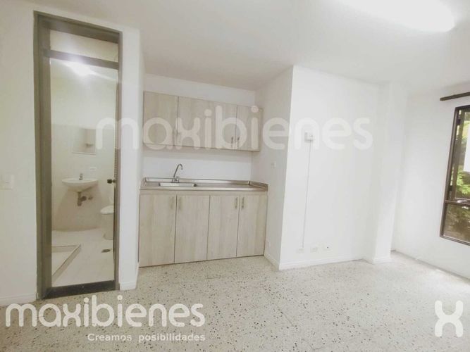 Oficina en arriendo en Estadio, Medellín, 24 m² · foto 8 de 10