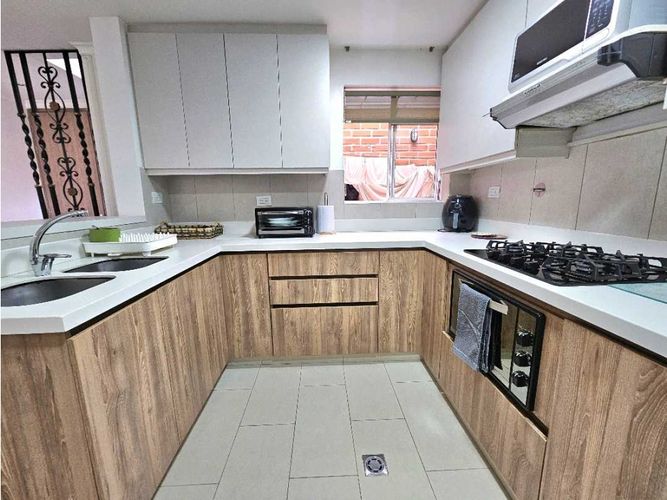 Casa de 4 alcobas en venta en Castropol, Envigado, 200 m² · foto 9 de 17
