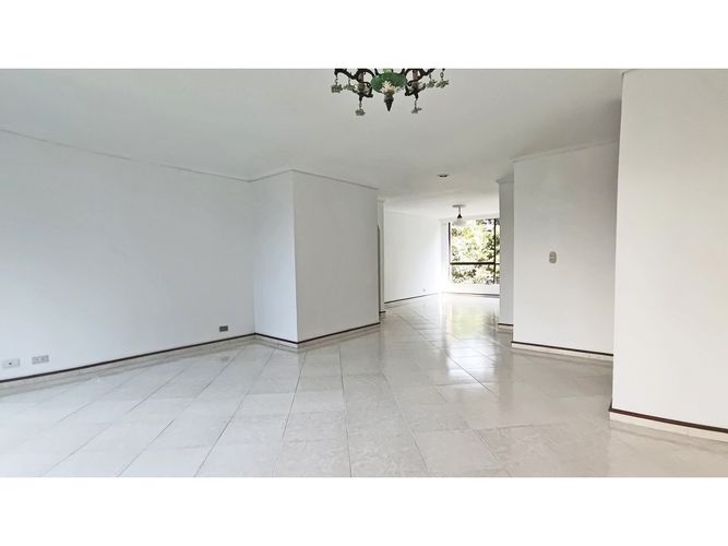 Apartamento de 3 alcobas en venta en Patio Bonito, Medellín, 147 m² · foto 2 de 18