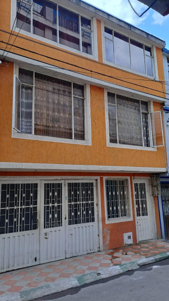 Casa en venta en Fontibon, Bogotá · foto 2 de 24