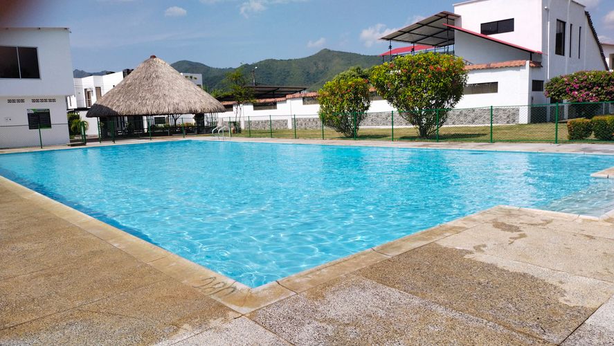 Casa de 5 alcobas en venta en Oriente, Girardot, 323 m² · foto 17 de 19