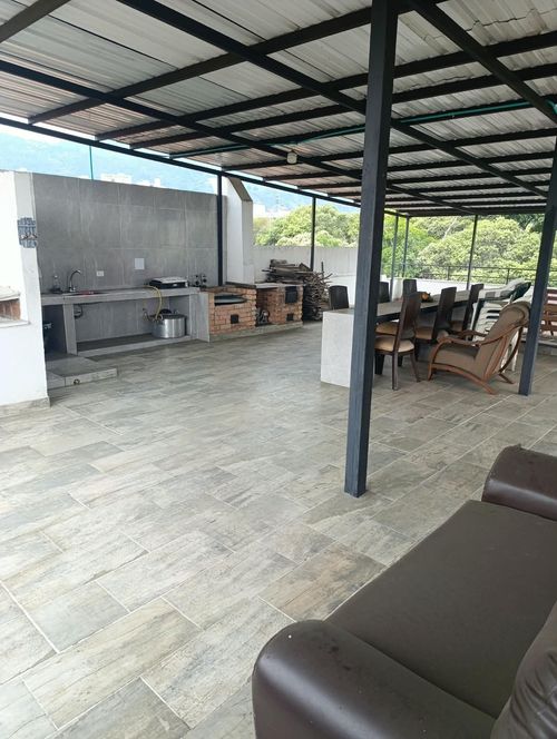 Casa de 5 alcobas en venta en Provenza, Bucaramanga, 200 m² · foto 2 de 8