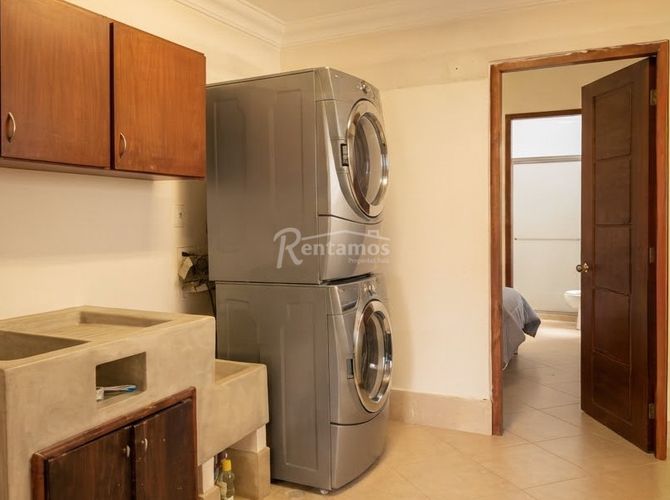 Casa de 3 alcobas en venta en El Tesoro, Medellín, 360 m² · foto 6 de 19