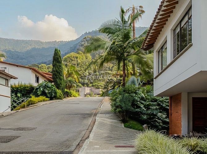 Casa de 3 alcobas en venta en El Tesoro, Medellín, 360 m² · foto 15 de 19