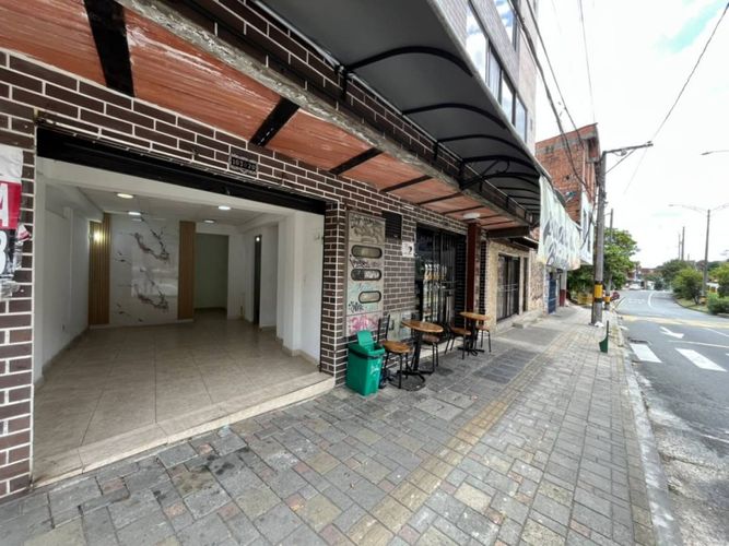 Local en arriendo en Caribe, Medellín, 30 m² · foto 2 de 9