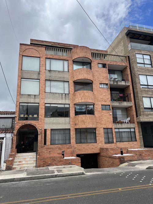 Apartamento de 3 alcobas en venta en Santa Barbara, Bogotá, 185 m² · foto 1 de 17