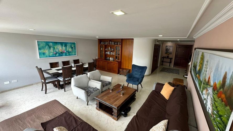 Apartamento de 3 alcobas en venta en Santa Barbara, Bogotá, 185 m² · foto 2 de 17