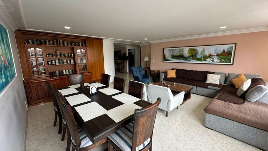 Apartamento de 3 alcobas en venta en Santa Barbara, Bogotá, 185 m² · foto 3 de 17