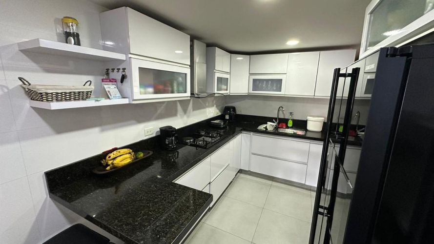 Apartamento de 3 alcobas en venta en Santa Barbara, Bogotá, 185 m² · foto 4 de 17