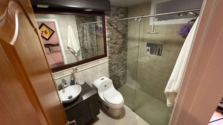 Apartamento de 3 alcobas en venta en Santa Barbara, Bogotá, 185 m² · foto 9 de 17