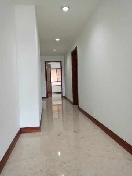 Apartamento de 3 alcobas en venta en Santa Monica, Cali, 194 m² · foto 9 de 24