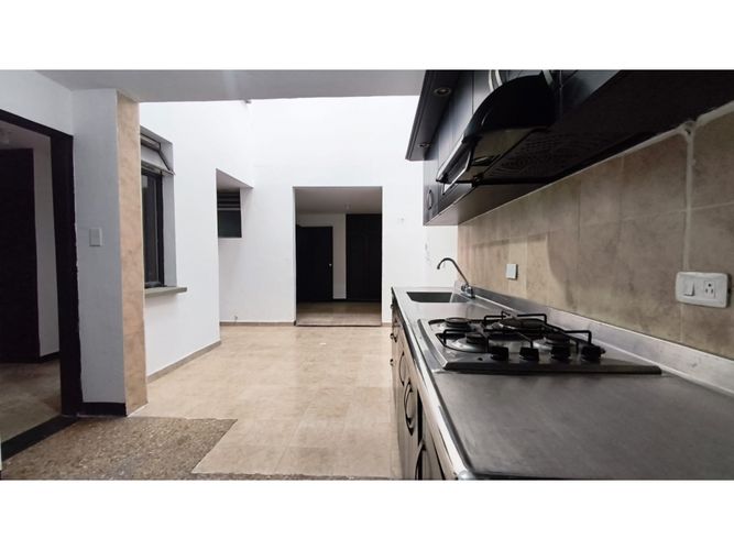 Casa de 6 alcobas en venta en La Elvira, Pereira, 250 m² · foto 5 de 21