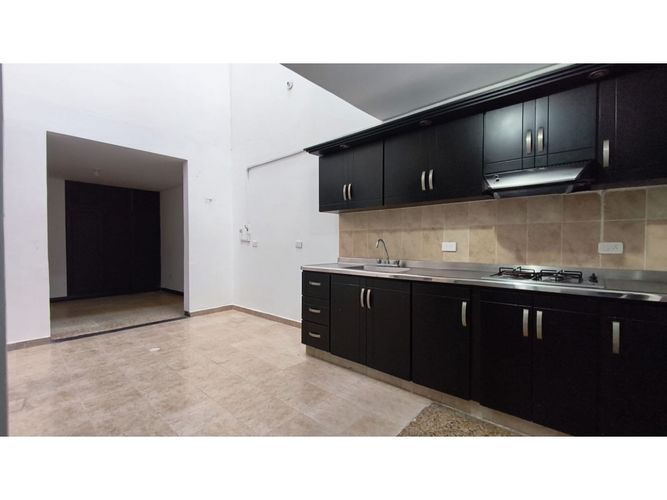 Casa de 6 alcobas en venta en La Elvira, Pereira, 250 m² · foto 6 de 21