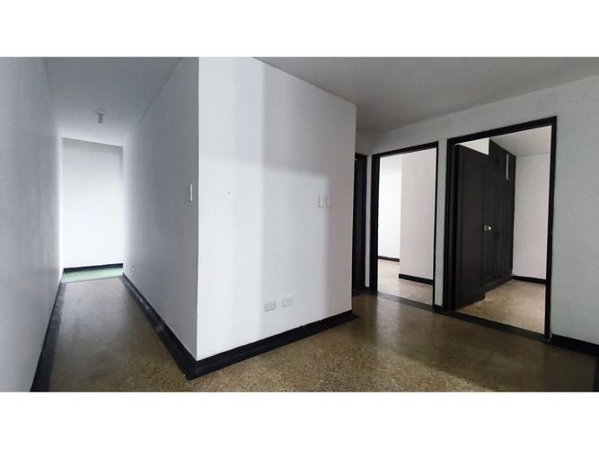 Casa de 6 alcobas en venta en La Elvira, Pereira, 250 m² · foto 11 de 21