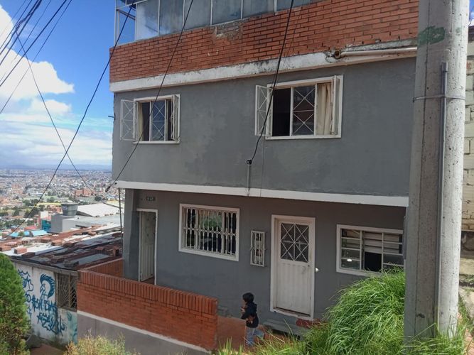 Casa de 11 alcobas en venta en San Blas, Bogotá, 300 m² · foto 2 de 24