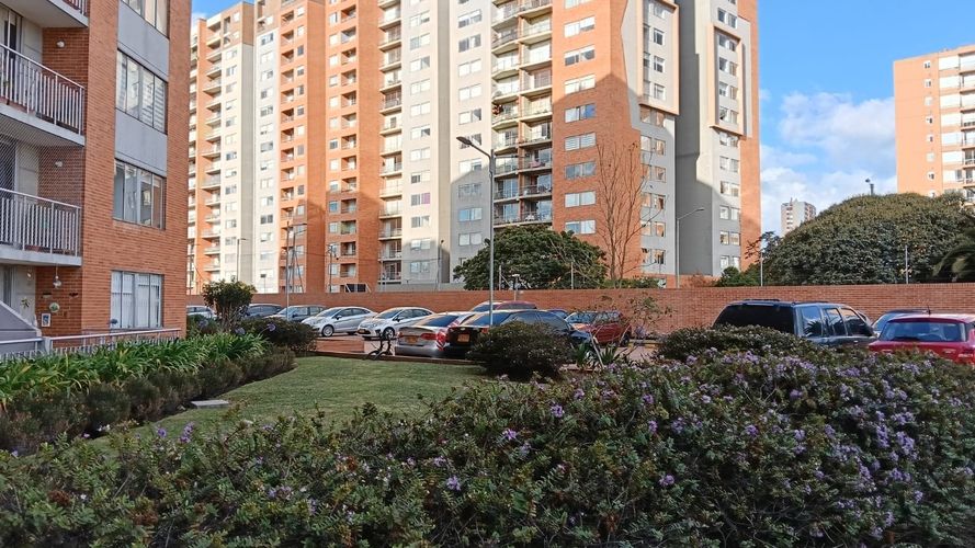 Apartamento en venta en Portales Del Norte, Bogotá · foto 2 de 24