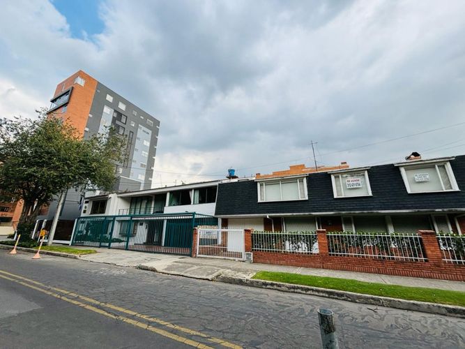 Casa en venta en Santa Barbara, Bogotá · foto 2 de 16