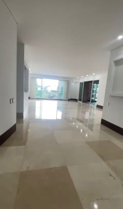 Apartamento de 4 alcobas en venta en Normandia, Cali, 374 m² · foto 2 de 24