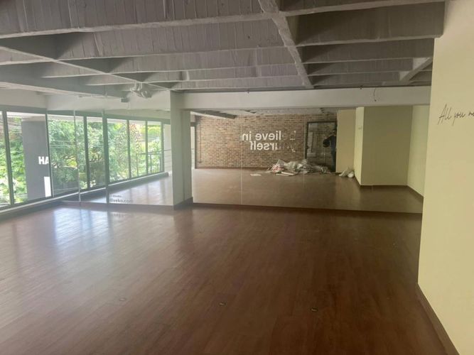 Local en arriendo en El Poblado, Medellín, 374 m² · foto 2 de 21