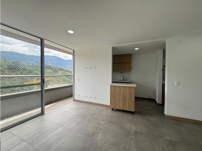 Apartamento de 2 alcobas en venta en Cañaveralejo, Sabaneta, 57 m² · foto 2 de 12
