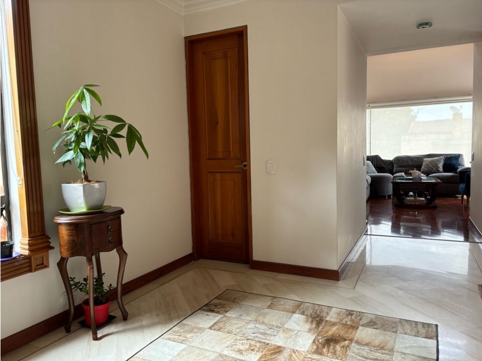 Casa en venta en Gratamira, Bogotá · foto 2 de 24