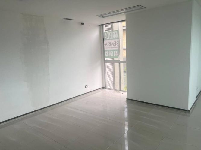 Oficina en arriendo en Los Balsos, Medellín, 50 m² · foto 5 de 15