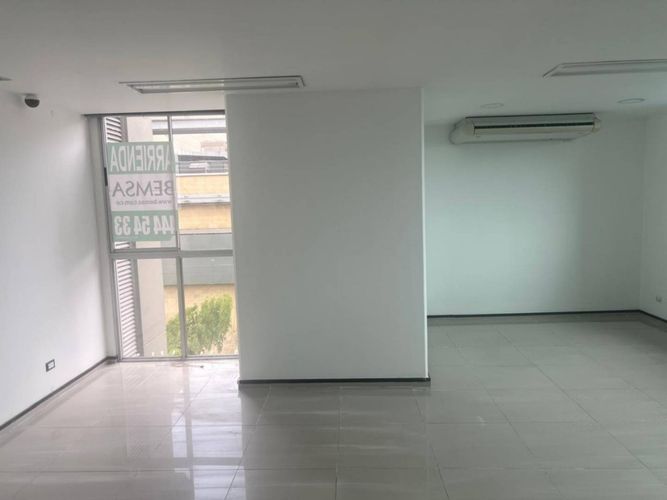 Oficina en arriendo en Los Balsos, Medellín, 50 m² · foto 9 de 15