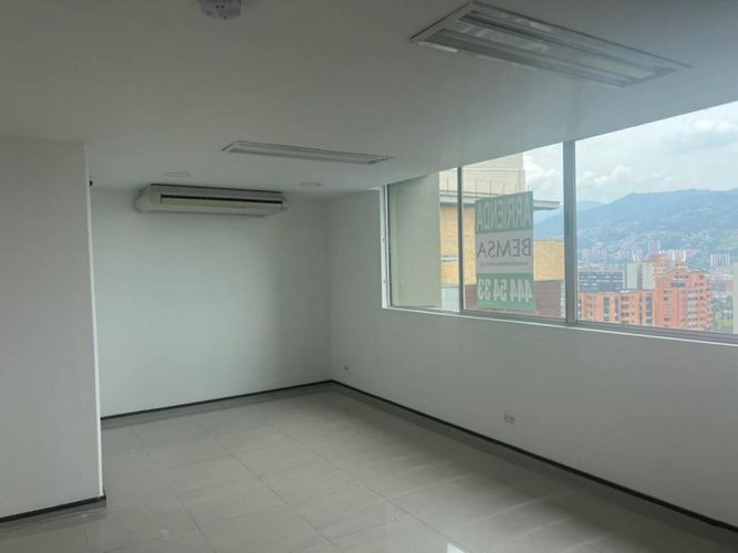 Oficina en arriendo en Los Balsos, Medellín, 50 m² · foto 10 de 15