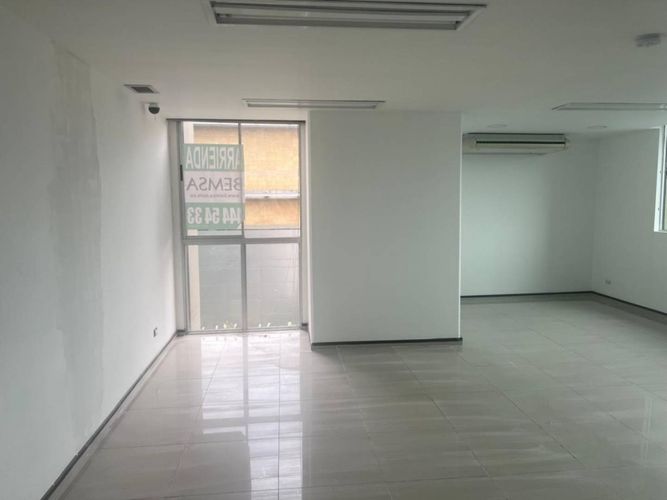 Oficina en arriendo en Los Balsos, Medellín, 50 m² · foto 11 de 15