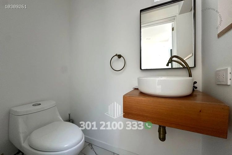 Casa de 4 alcobas en arriendo en Las Lomas No.1, Medellín, 260 m² · foto 2 de 24