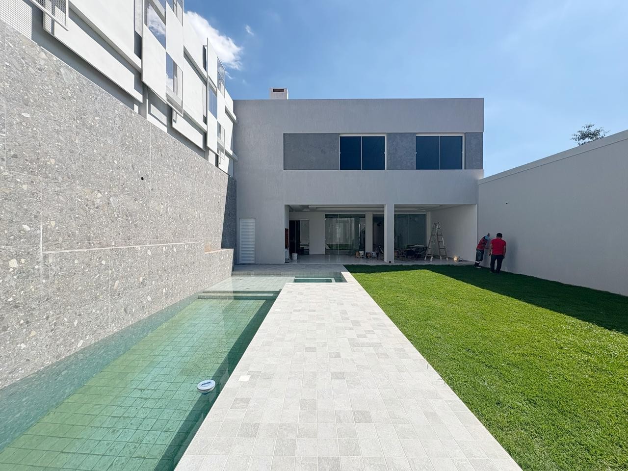 USD 1.100.000 LUJOSA RESIDENCIA DE FINAS TERMINACIONES, EN BARRIO HERRERA - A ESTRENAR - foto 2