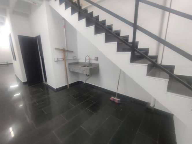 Bodega en arriendo en Trinidad, Medellín, 300 m² · foto 2 de 17