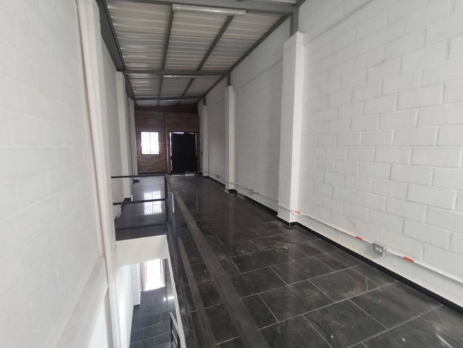 Bodega en arriendo en Trinidad, Medellín, 300 m² · foto 5 de 17