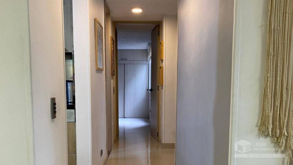 Apartamento en venta en Loma De Los Bernal, Medellín · foto 11 de 12