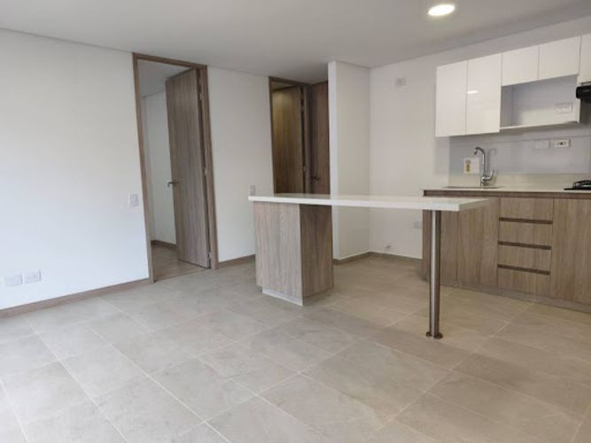 Apartamento en arriendo en Loma De San Jose, Sabaneta · foto 3 de 16