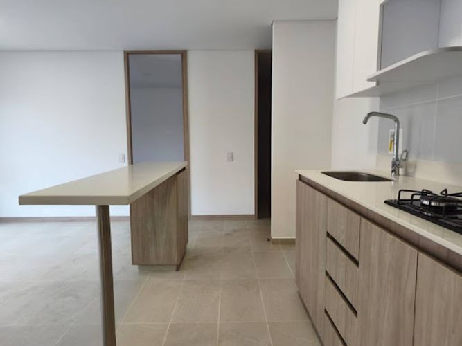 Apartamento en arriendo en Loma De San Jose, Sabaneta · foto 4 de 16