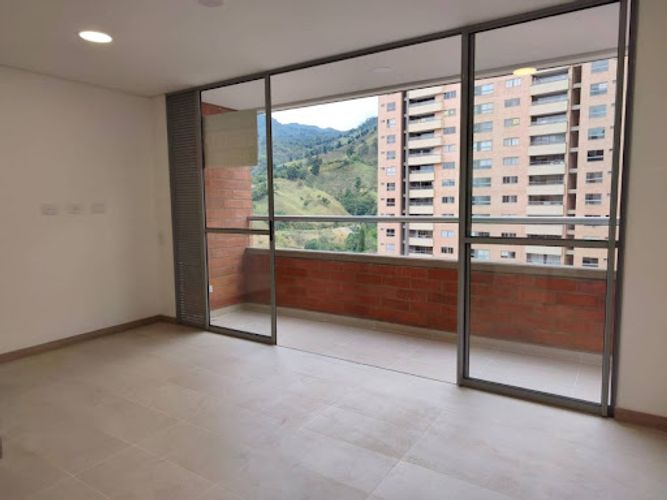 Apartamento en arriendo en Loma De San Jose, Sabaneta · foto 12 de 16