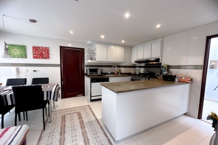 Apartamento de 3 alcobas en venta en Santa Barbara, Bogotá, 245 m² · foto 6 de 18