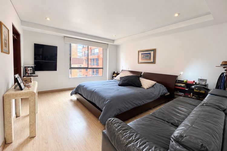 Apartamento de 3 alcobas en venta en Santa Barbara, Bogotá, 245 m² · foto 8 de 18